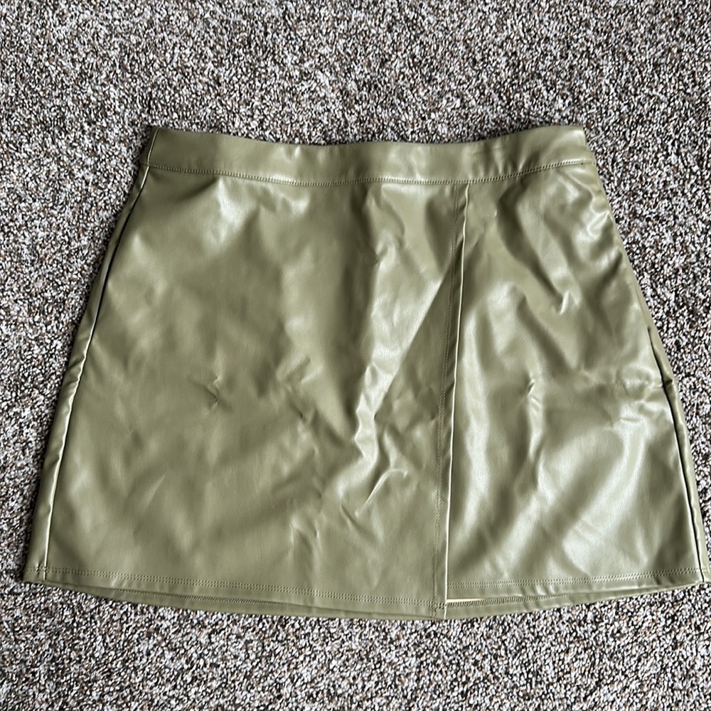 NWT - Green Faux Leather Skirt with Pockets